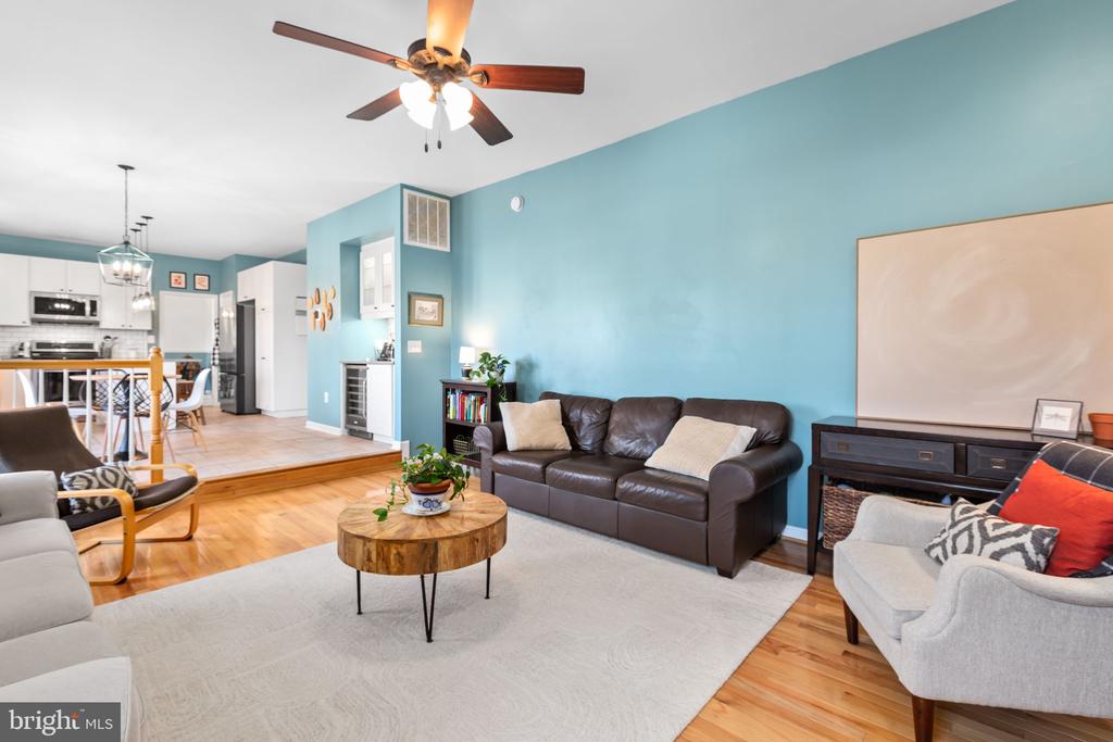 6 SUNSTONE DRIVE