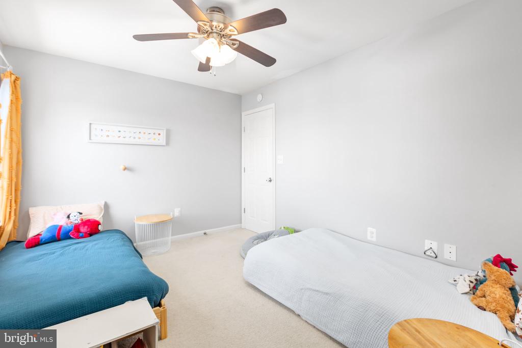 6 SUNSTONE DRIVE