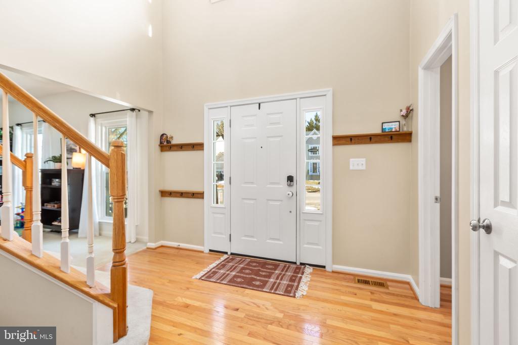 6 SUNSTONE DRIVE