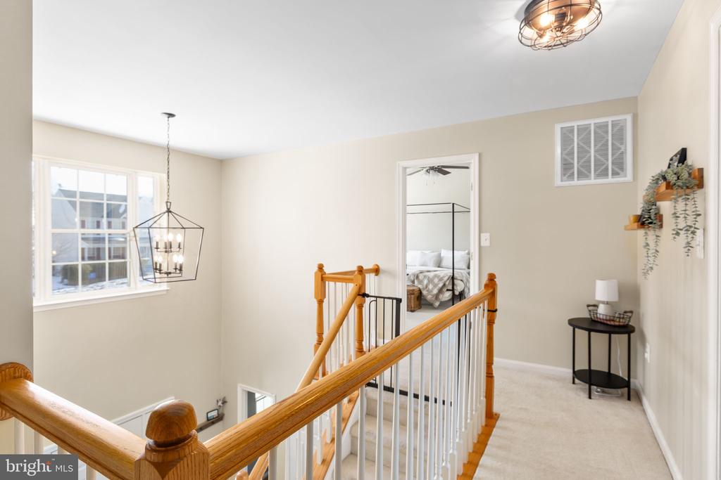 6 SUNSTONE DRIVE