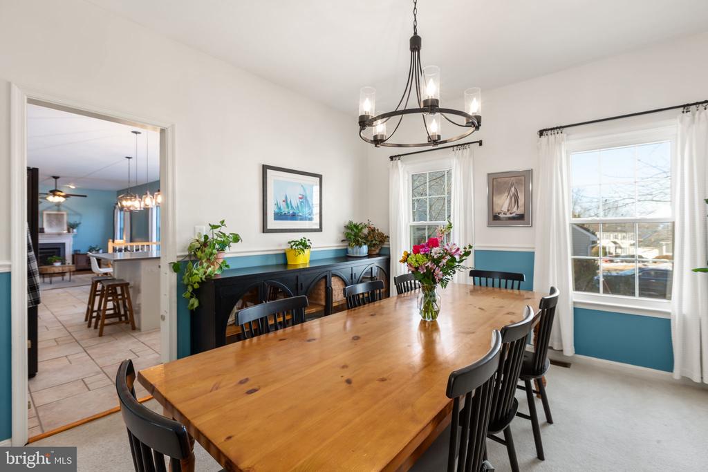 6 SUNSTONE DRIVE