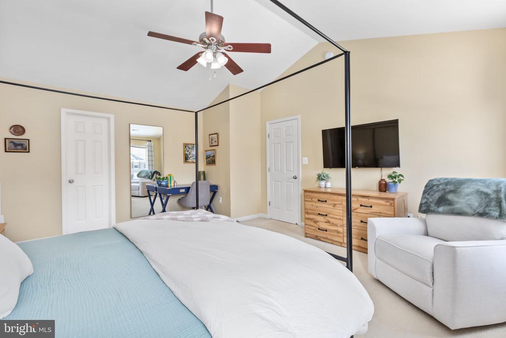 6 SUNSTONE DRIVE
