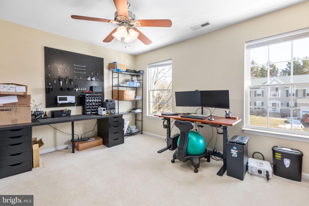 6 SUNSTONE DRIVE
