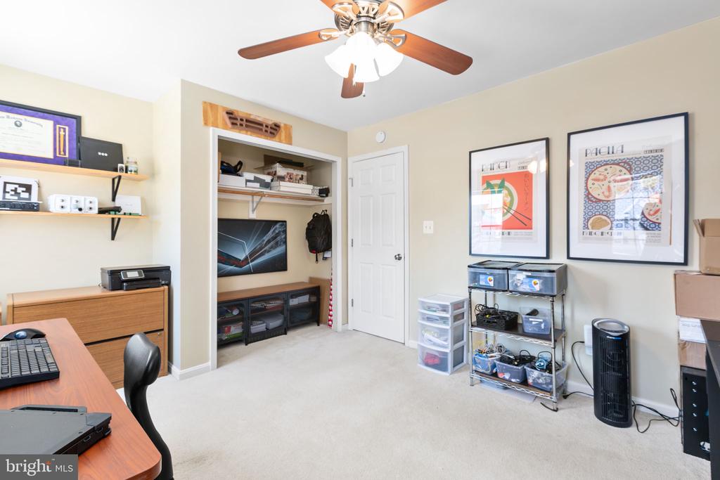6 SUNSTONE DRIVE