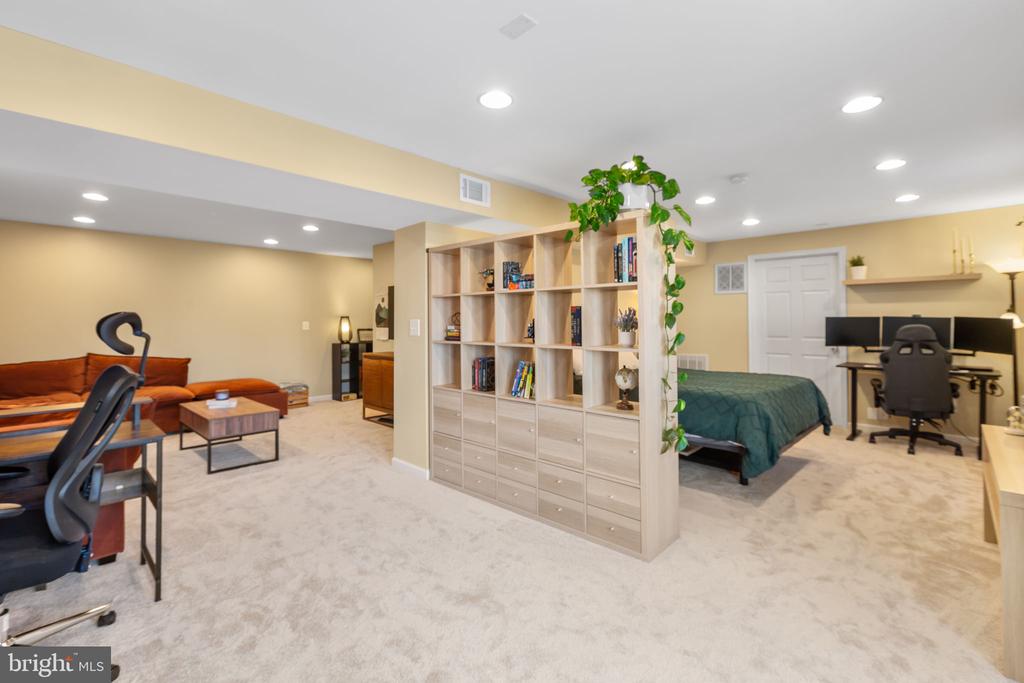 6 SUNSTONE DRIVE
