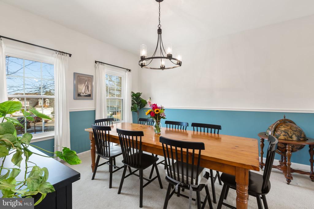 6 SUNSTONE DRIVE