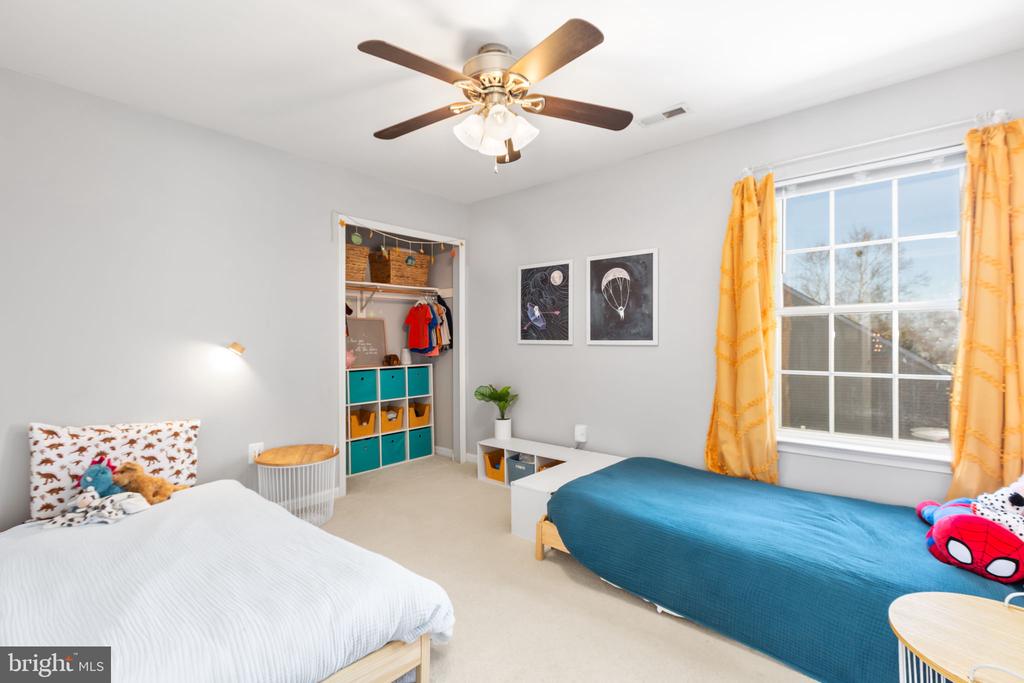 6 SUNSTONE DRIVE