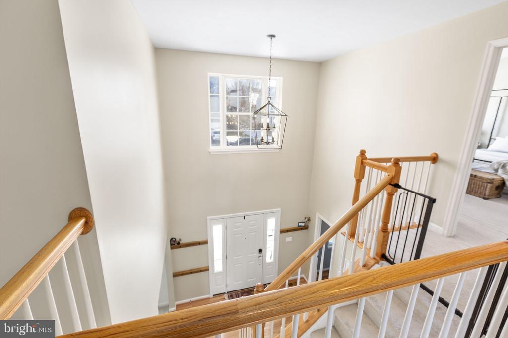 6 SUNSTONE DRIVE