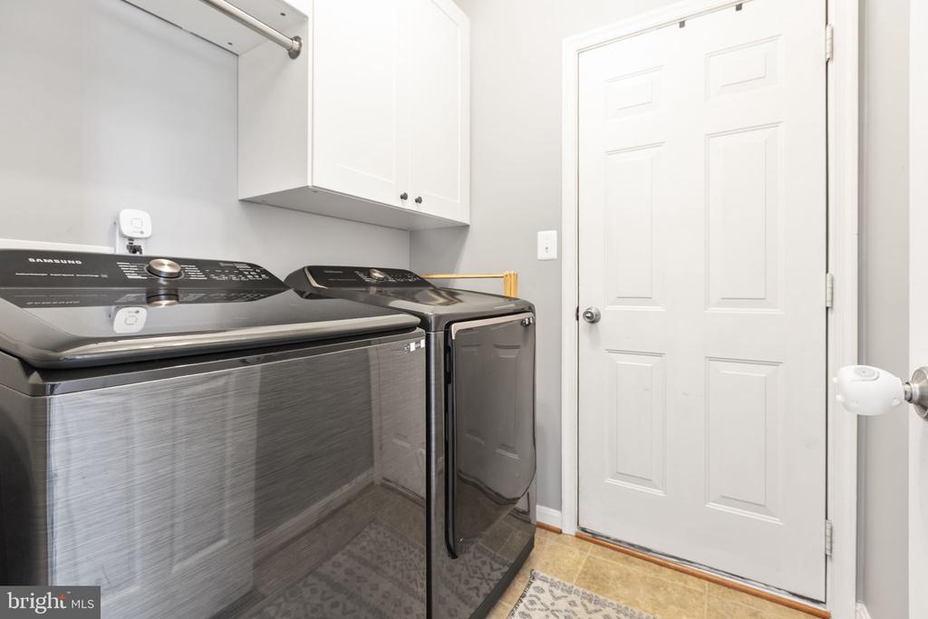 6 SUNSTONE DRIVE