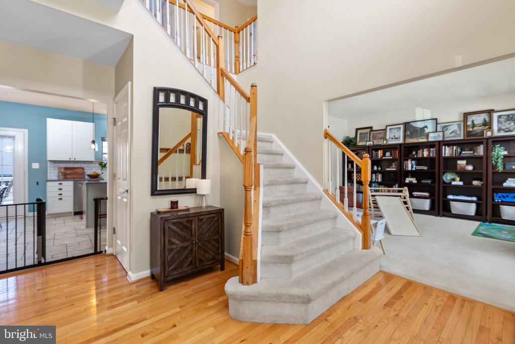 6 SUNSTONE DRIVE