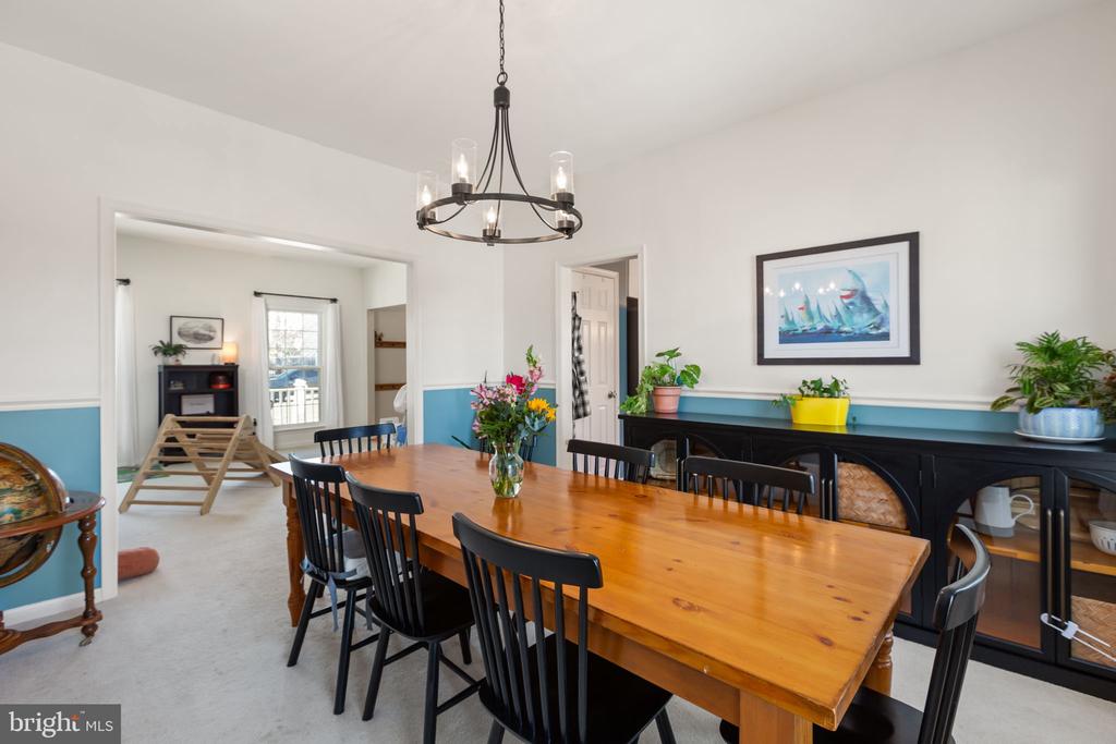 6 SUNSTONE DRIVE