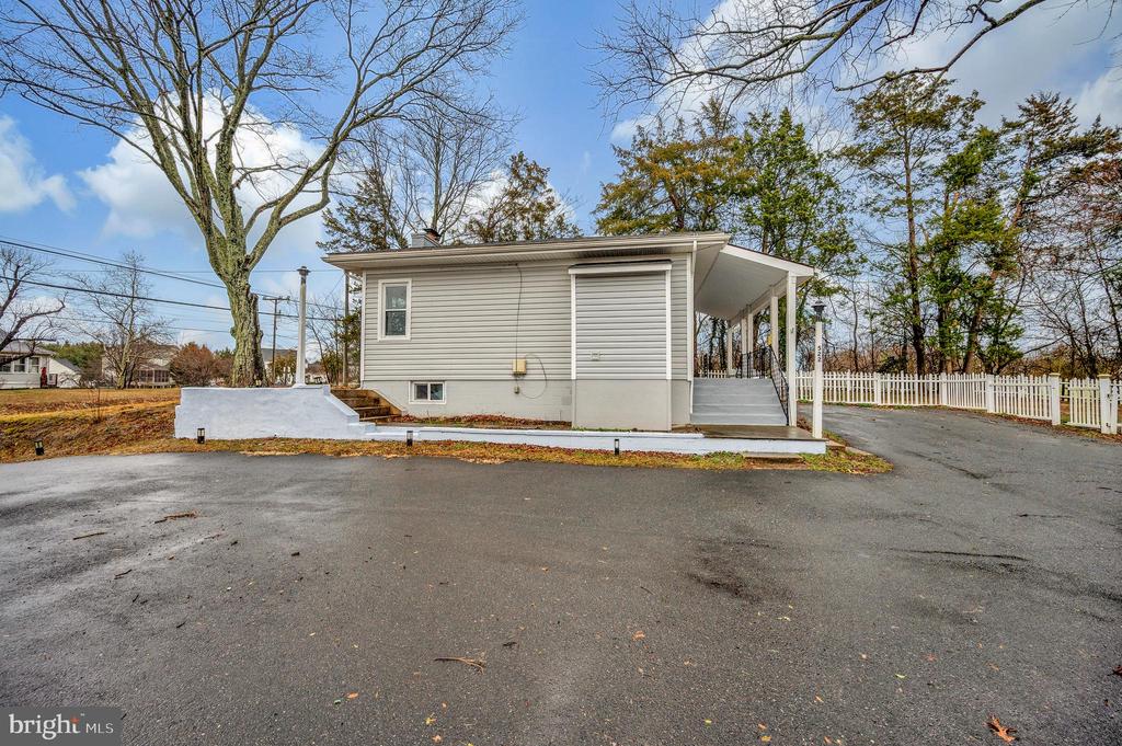 522 WHITE OAK ROAD