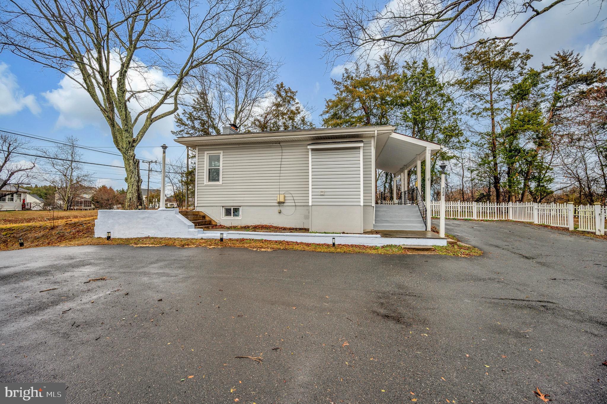 522 WHITE OAK ROAD