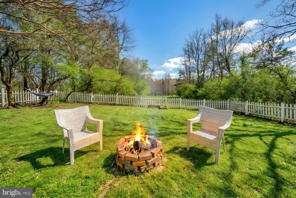 522 WHITE OAK ROAD