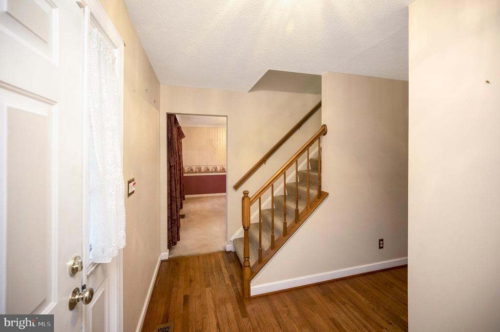 6 CLARK LANE