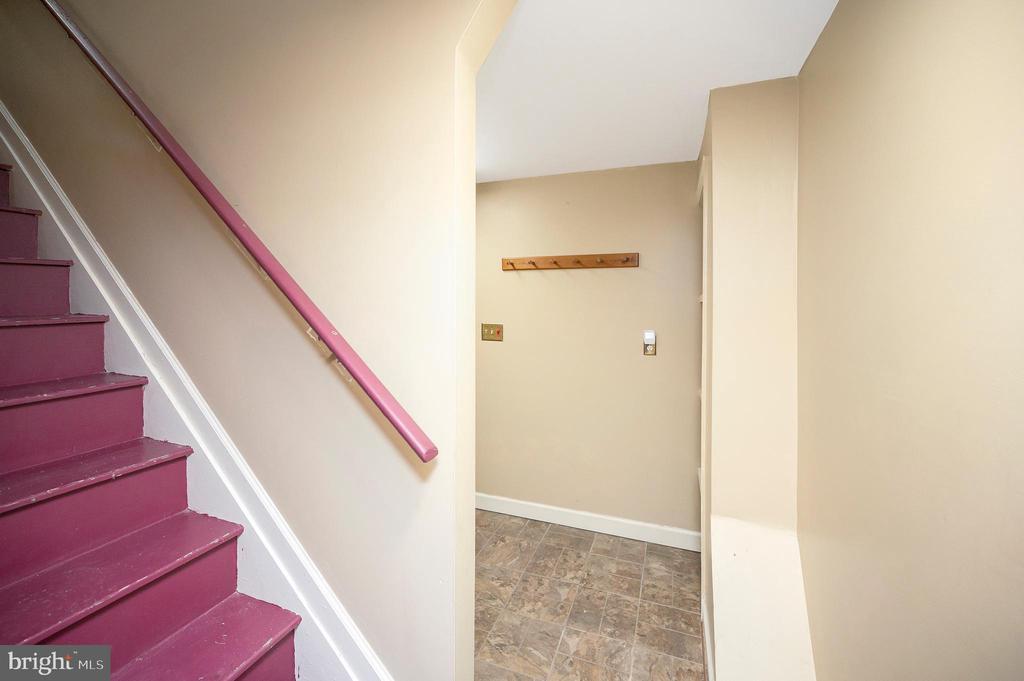 6 CLARK LANE