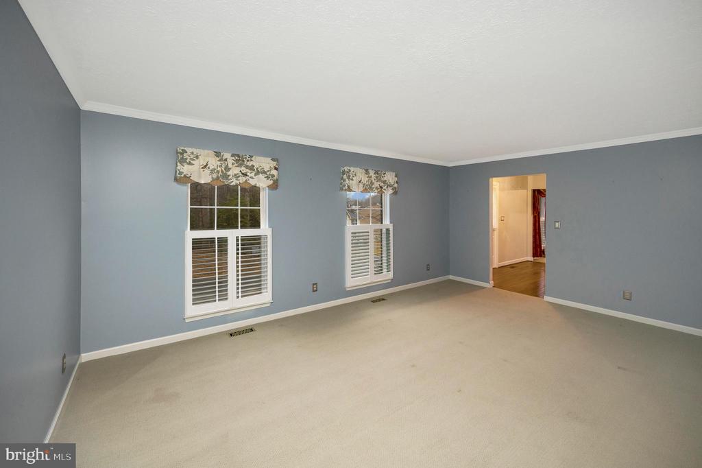 6 CLARK LANE