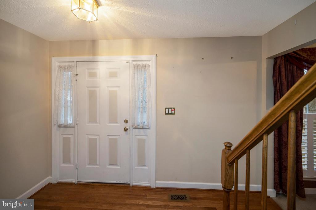 6 CLARK LANE