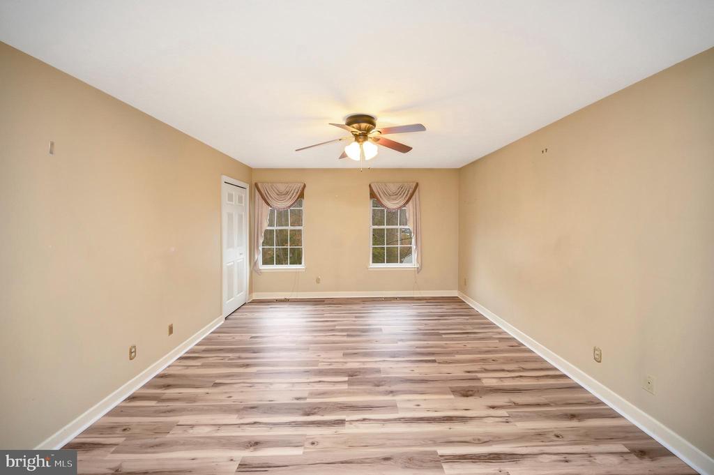 6 CLARK LANE