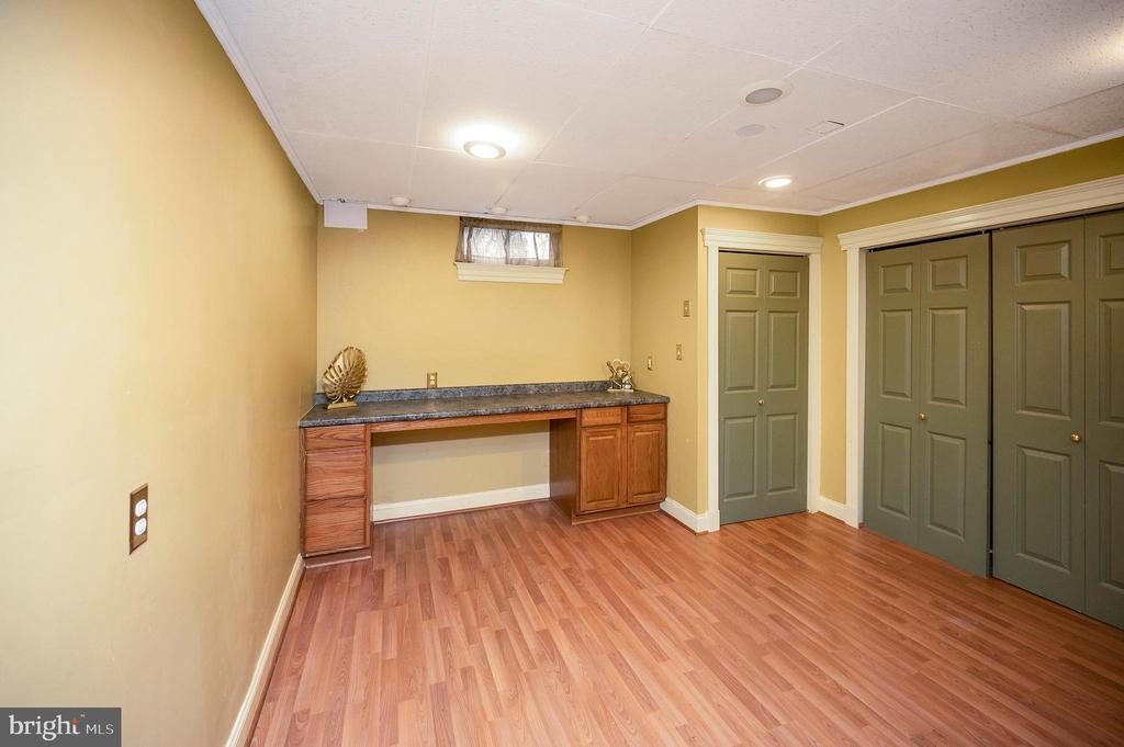 6 CLARK LANE
