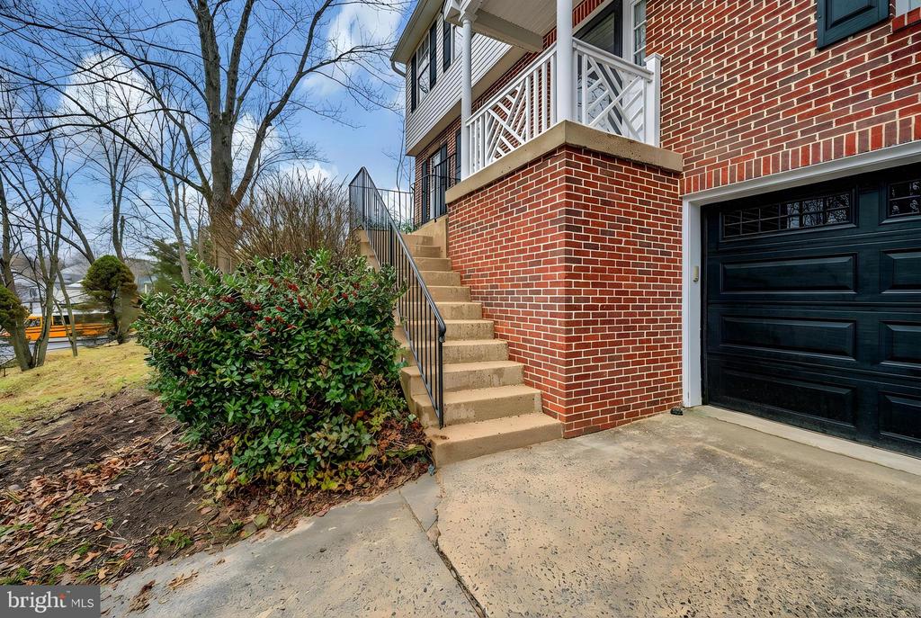 6 CLARK LANE