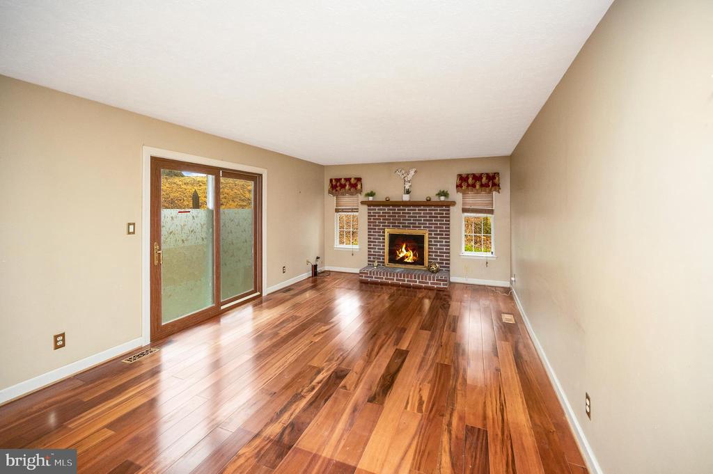 6 CLARK LANE