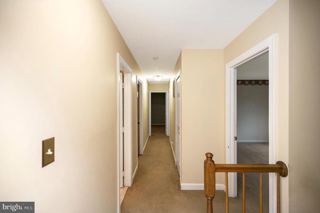 6 CLARK LANE