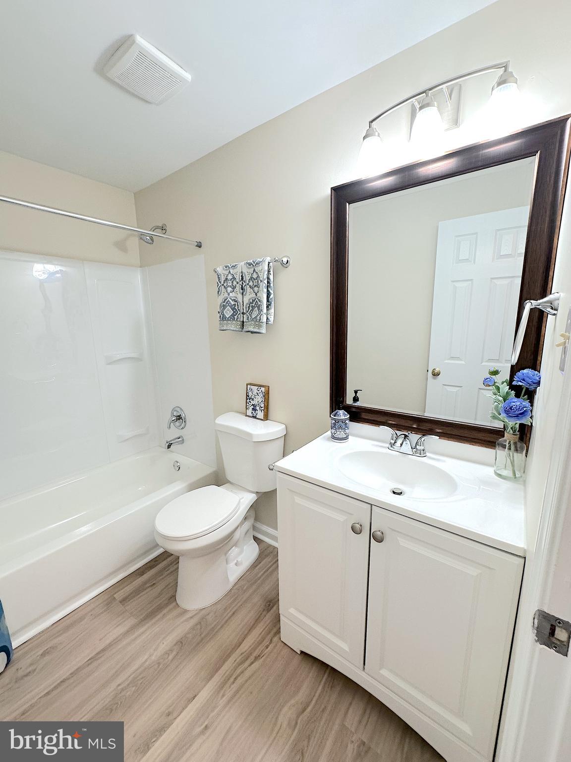 102 GROSVENOR LANE 102