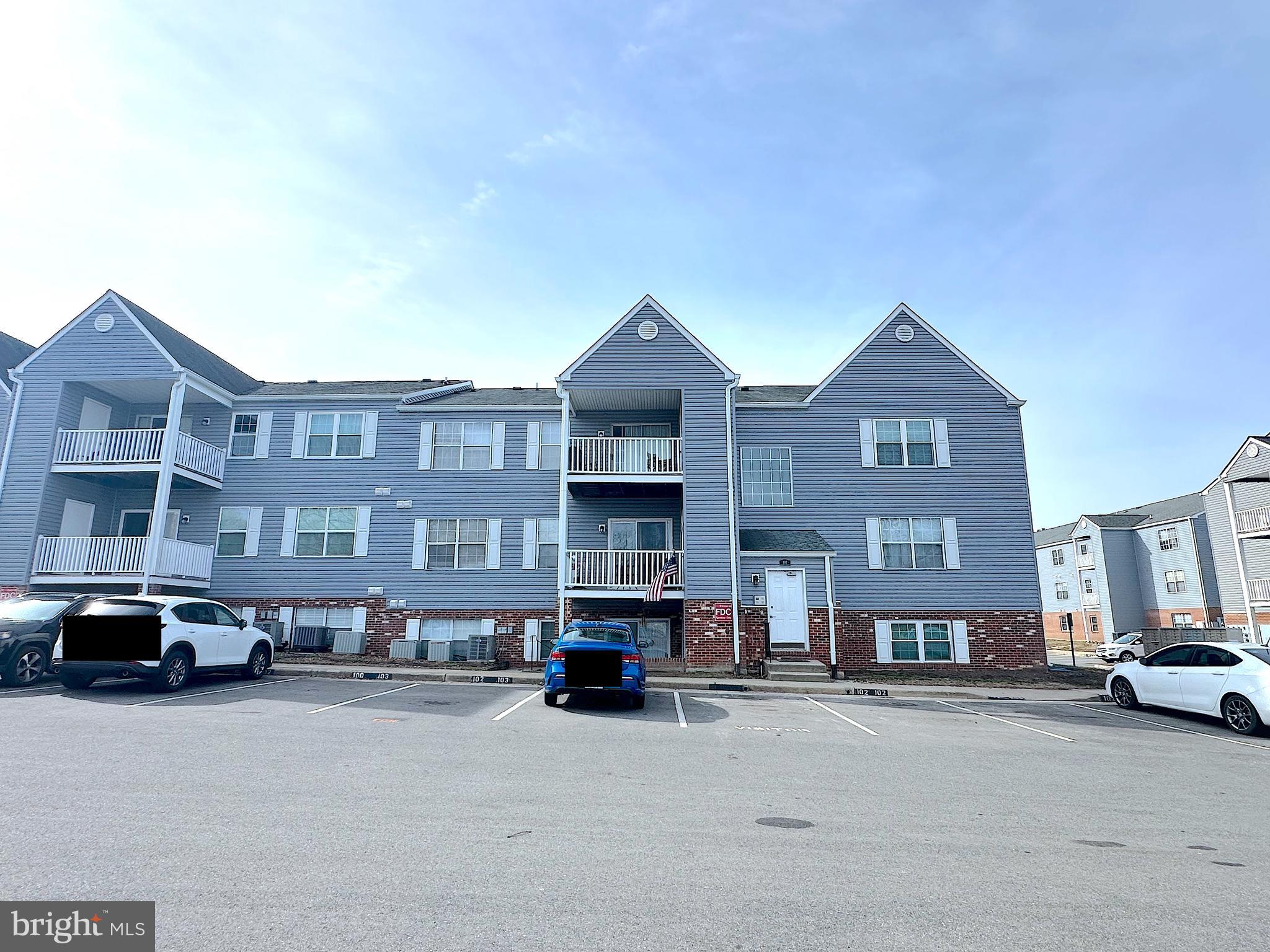 102 GROSVENOR LANE 102