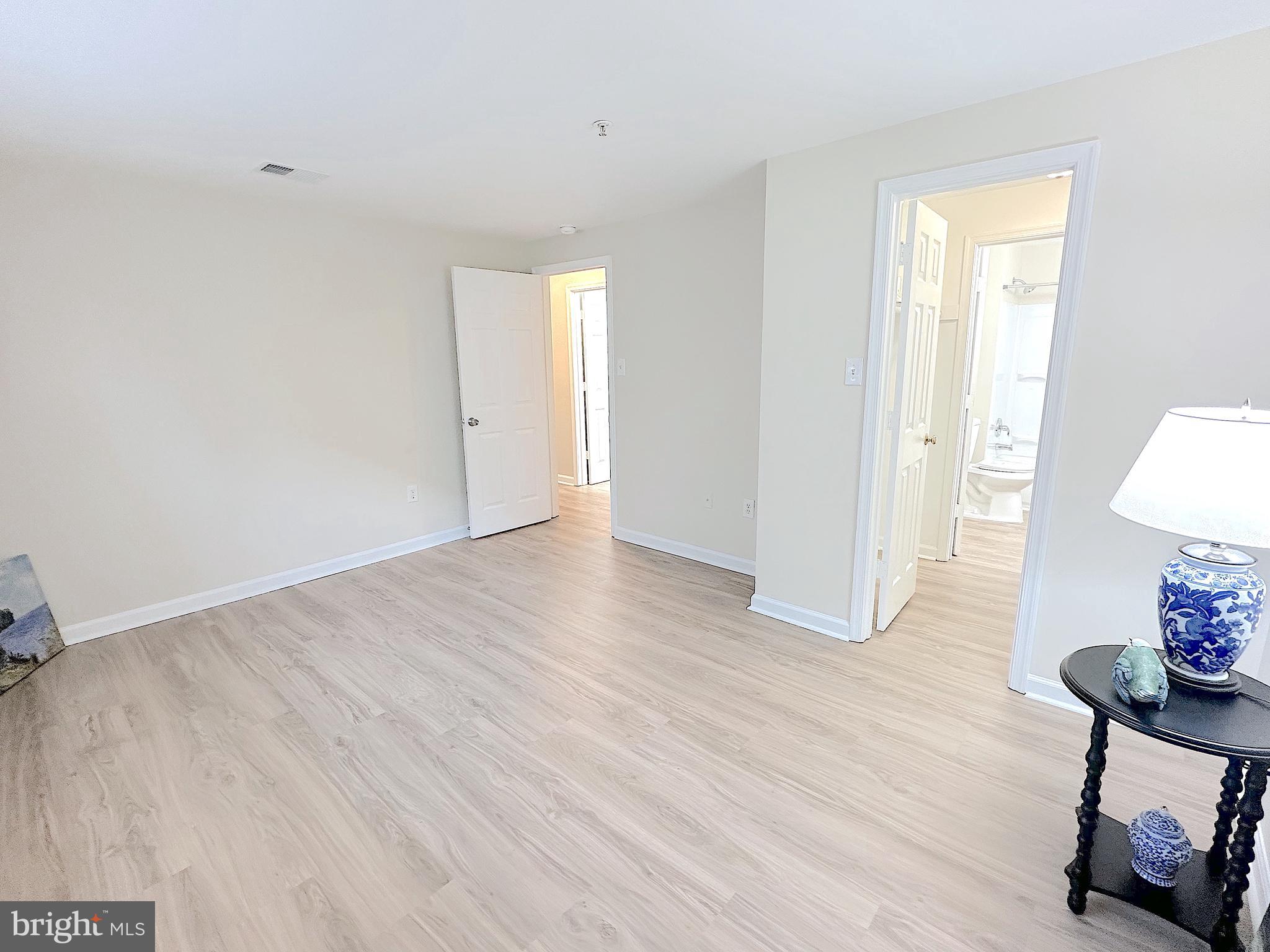 102 GROSVENOR LANE 102