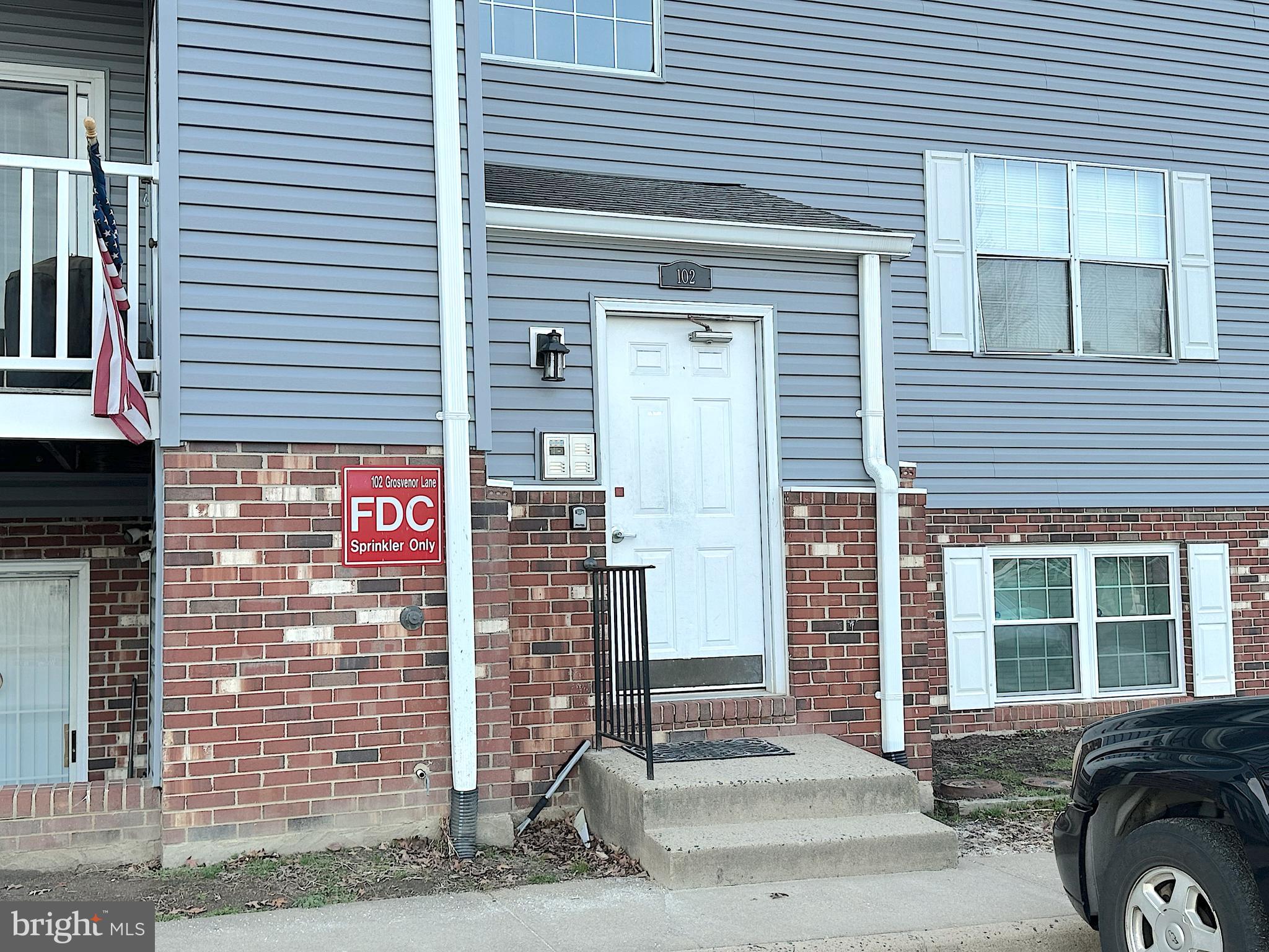 102 GROSVENOR LANE 102