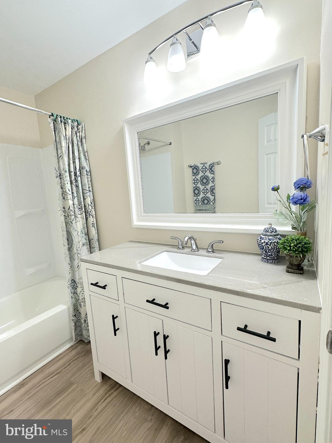 102 GROSVENOR LANE 102