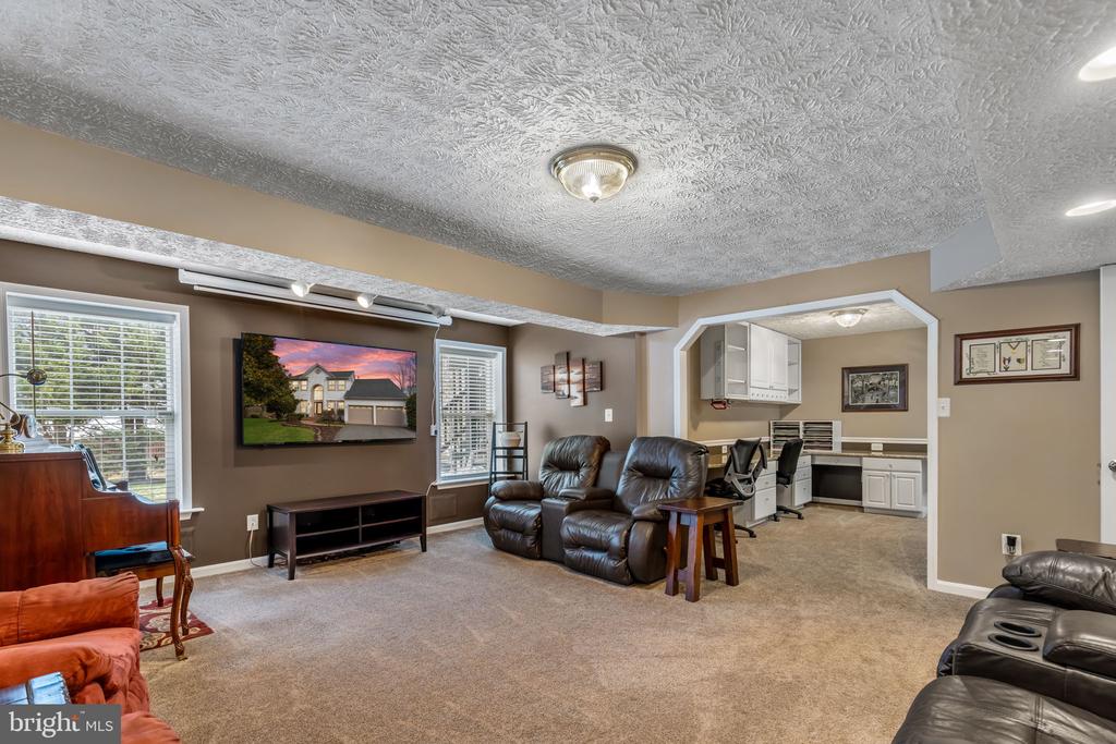 12 WARWICK WAY