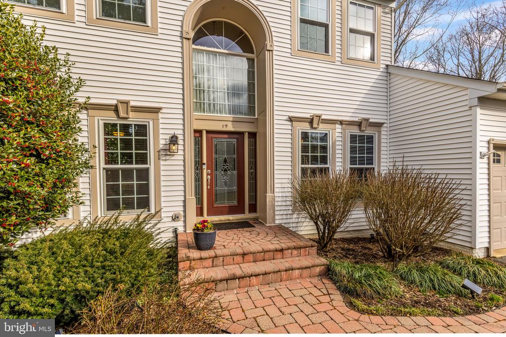 12 WARWICK WAY