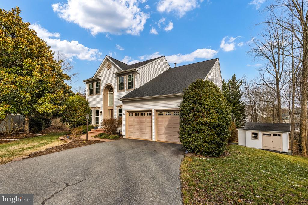 12 WARWICK WAY