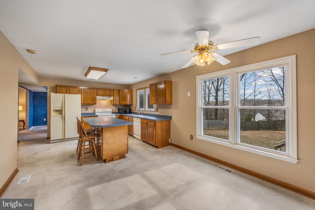 3 SNOW MEADOW LANE