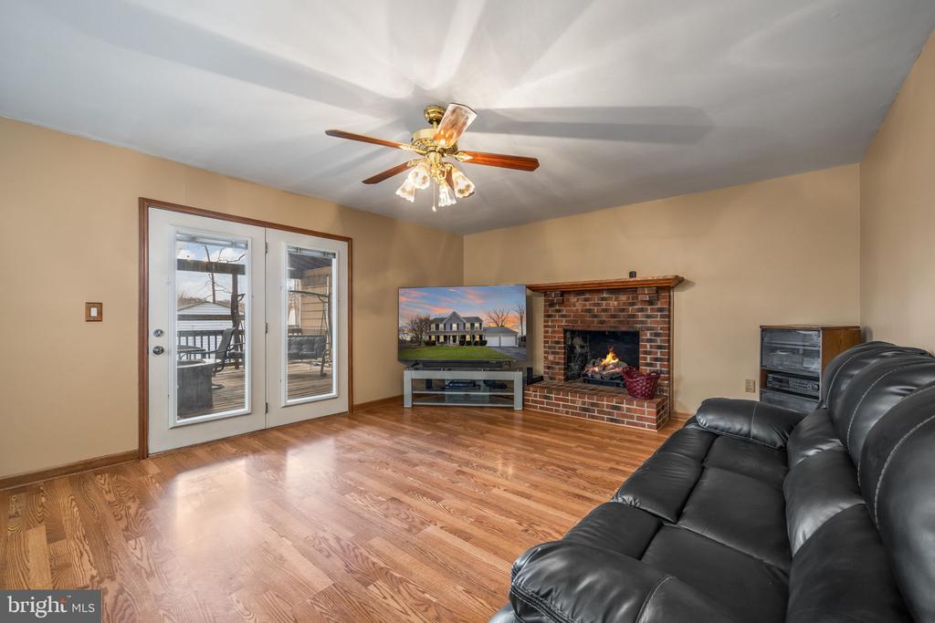 3 SNOW MEADOW LANE