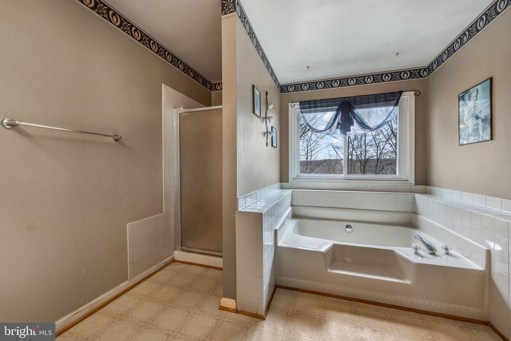 3 SNOW MEADOW LANE