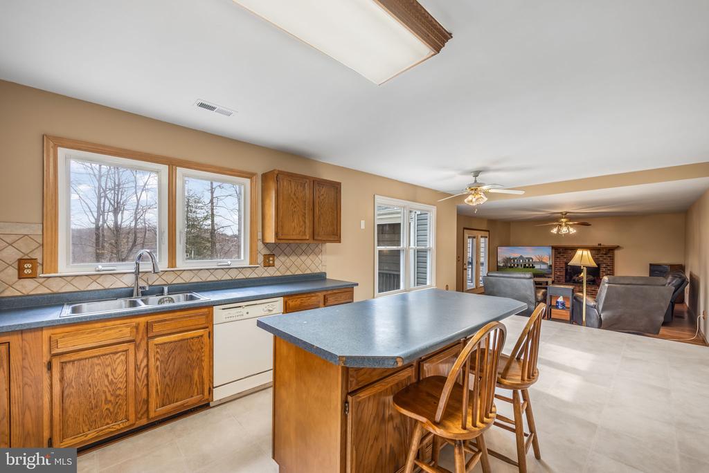 3 SNOW MEADOW LANE