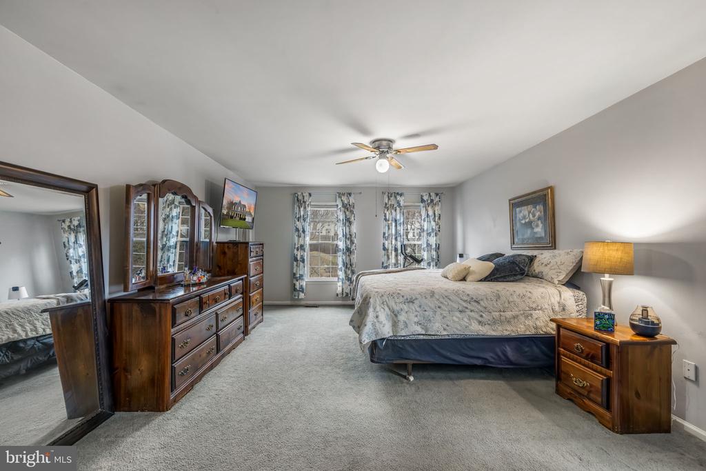 3 SNOW MEADOW LANE