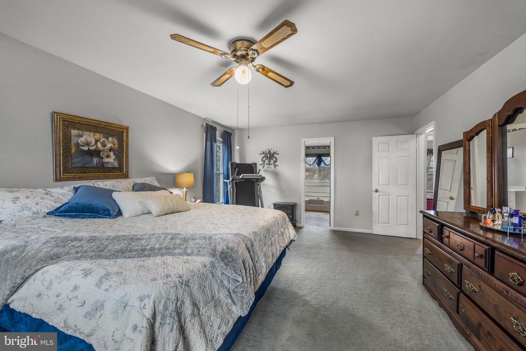 3 SNOW MEADOW LANE