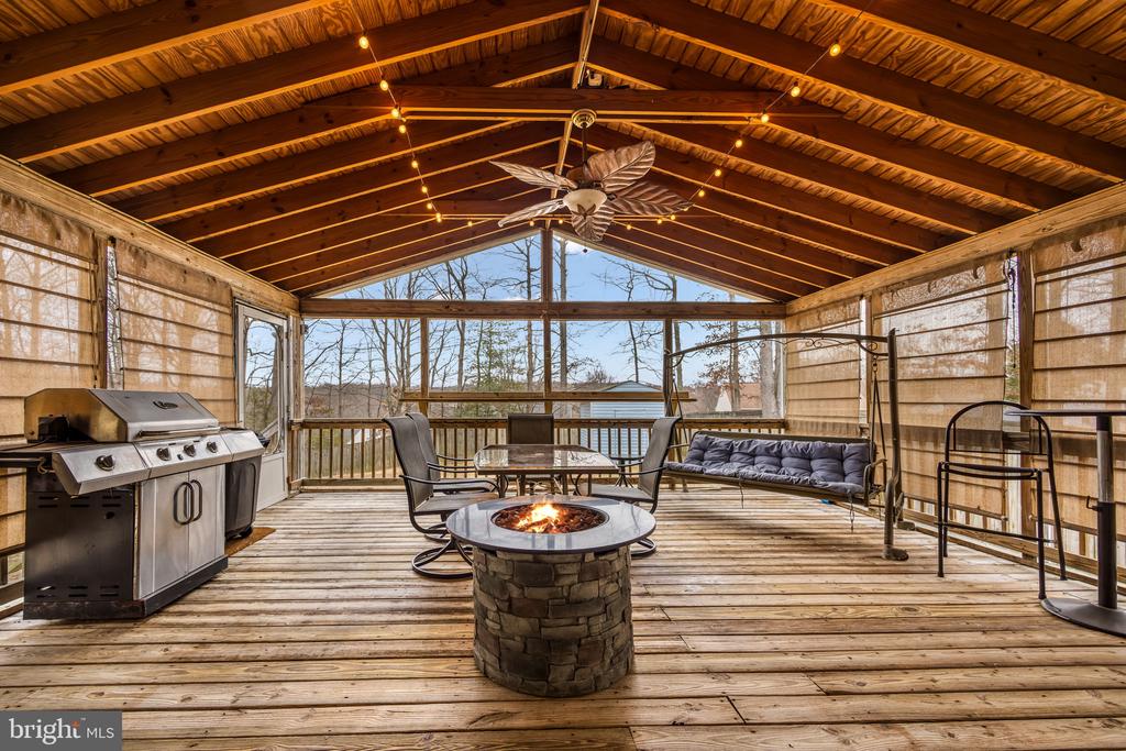 3 SNOW MEADOW LANE