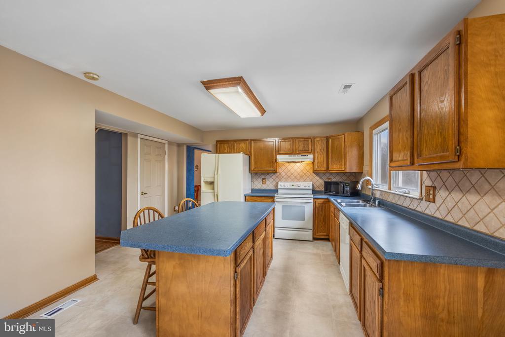 3 SNOW MEADOW LANE