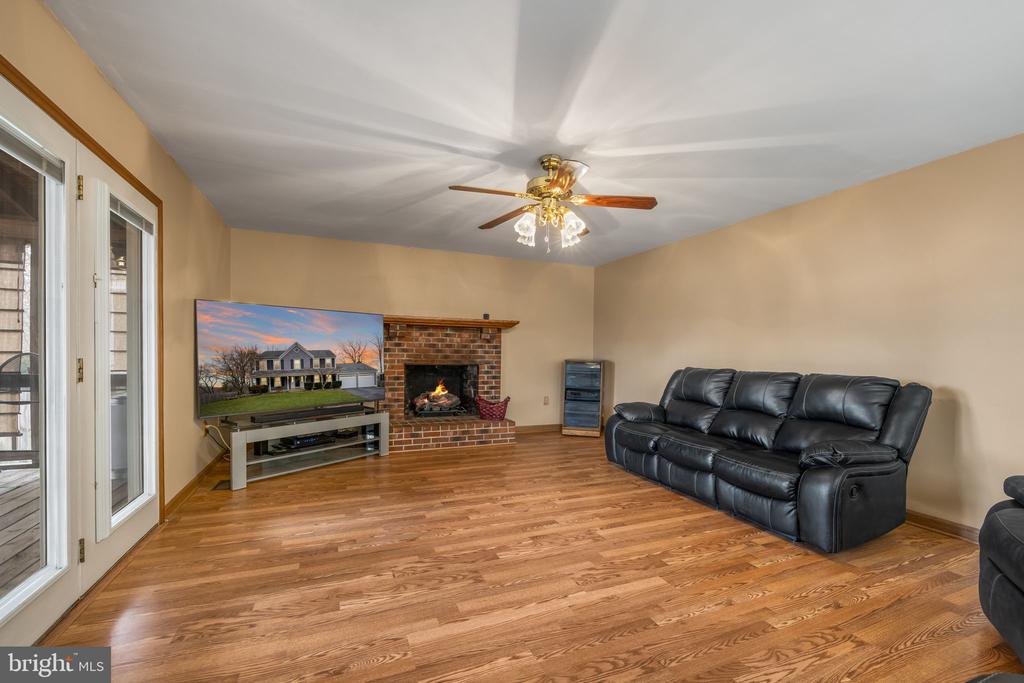 3 SNOW MEADOW LANE