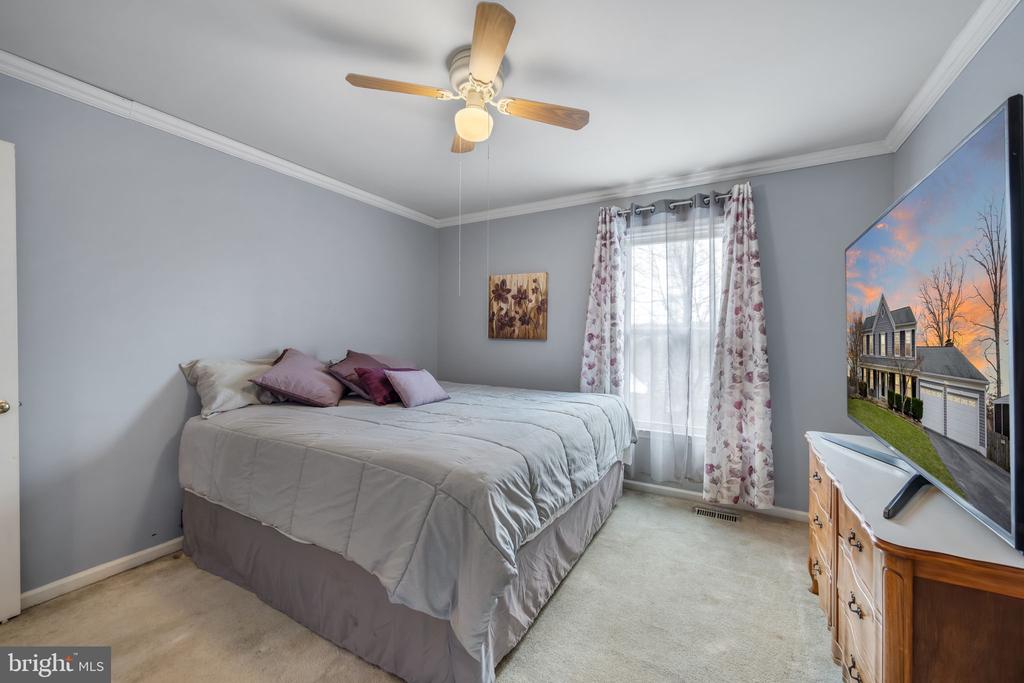 3 SNOW MEADOW LANE