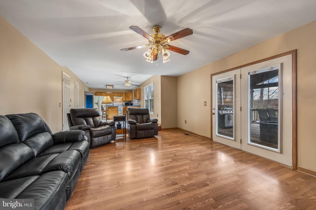 3 SNOW MEADOW LANE