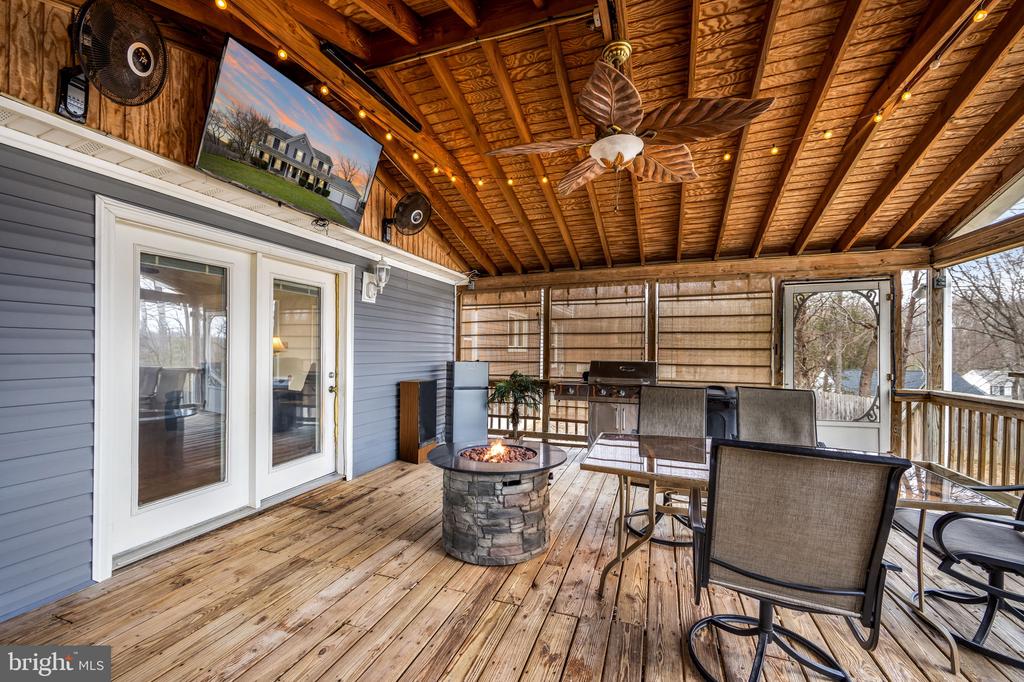 3 SNOW MEADOW LANE