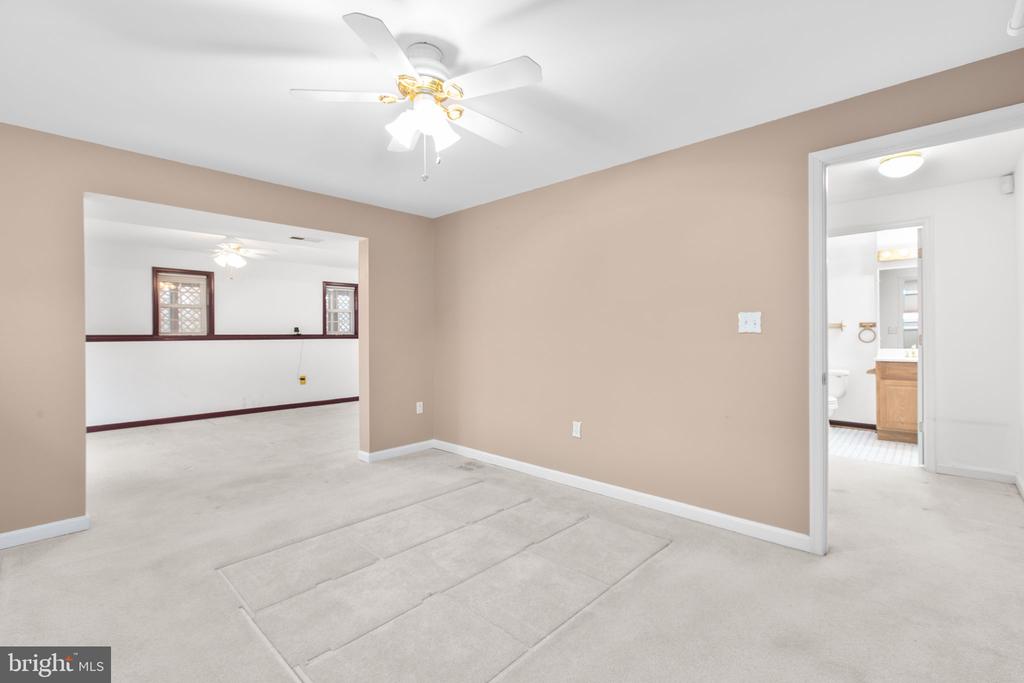 12 BELLS RIDGE DRIVE