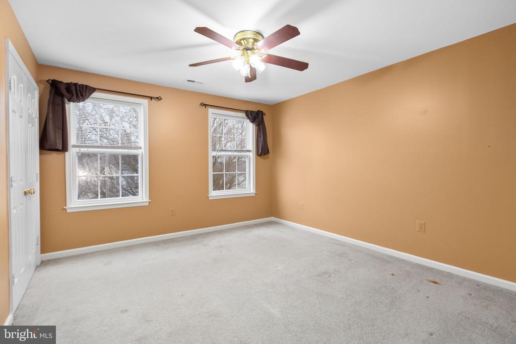 12 BELLS RIDGE DRIVE