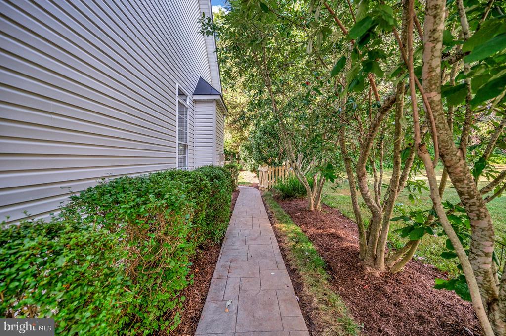 54 LIGHTFOOT DRIVE